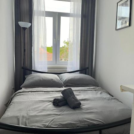 1St Plaza Apartment Братислава Экстерьер фото