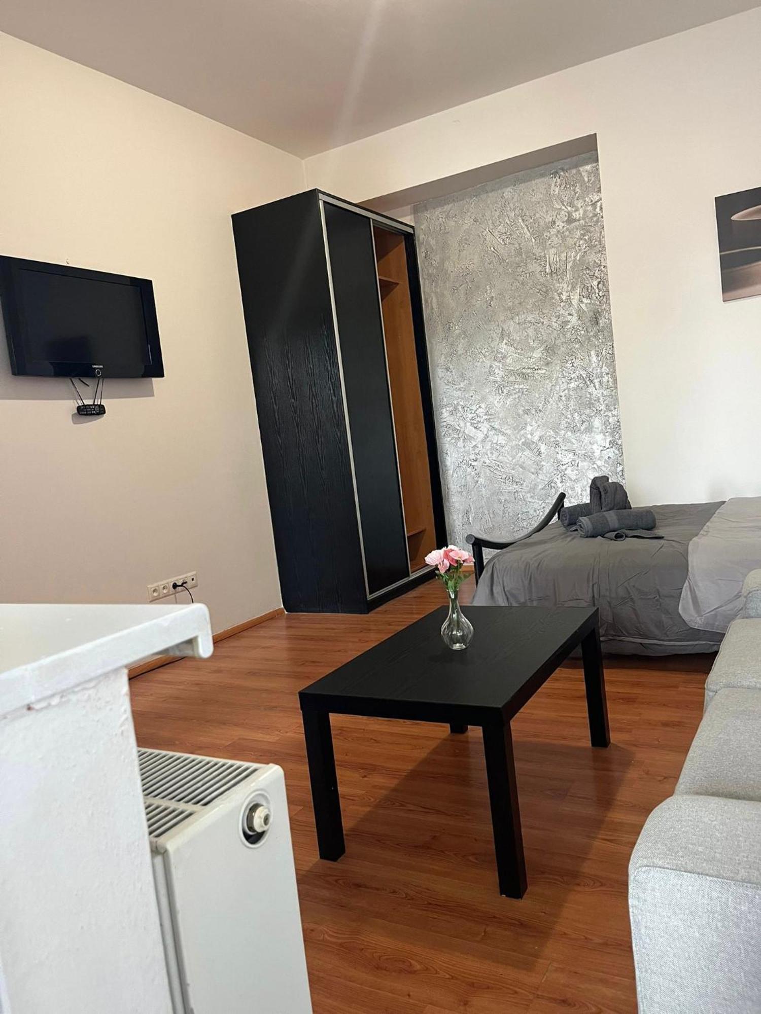 1St Plaza Apartment Братислава Экстерьер фото