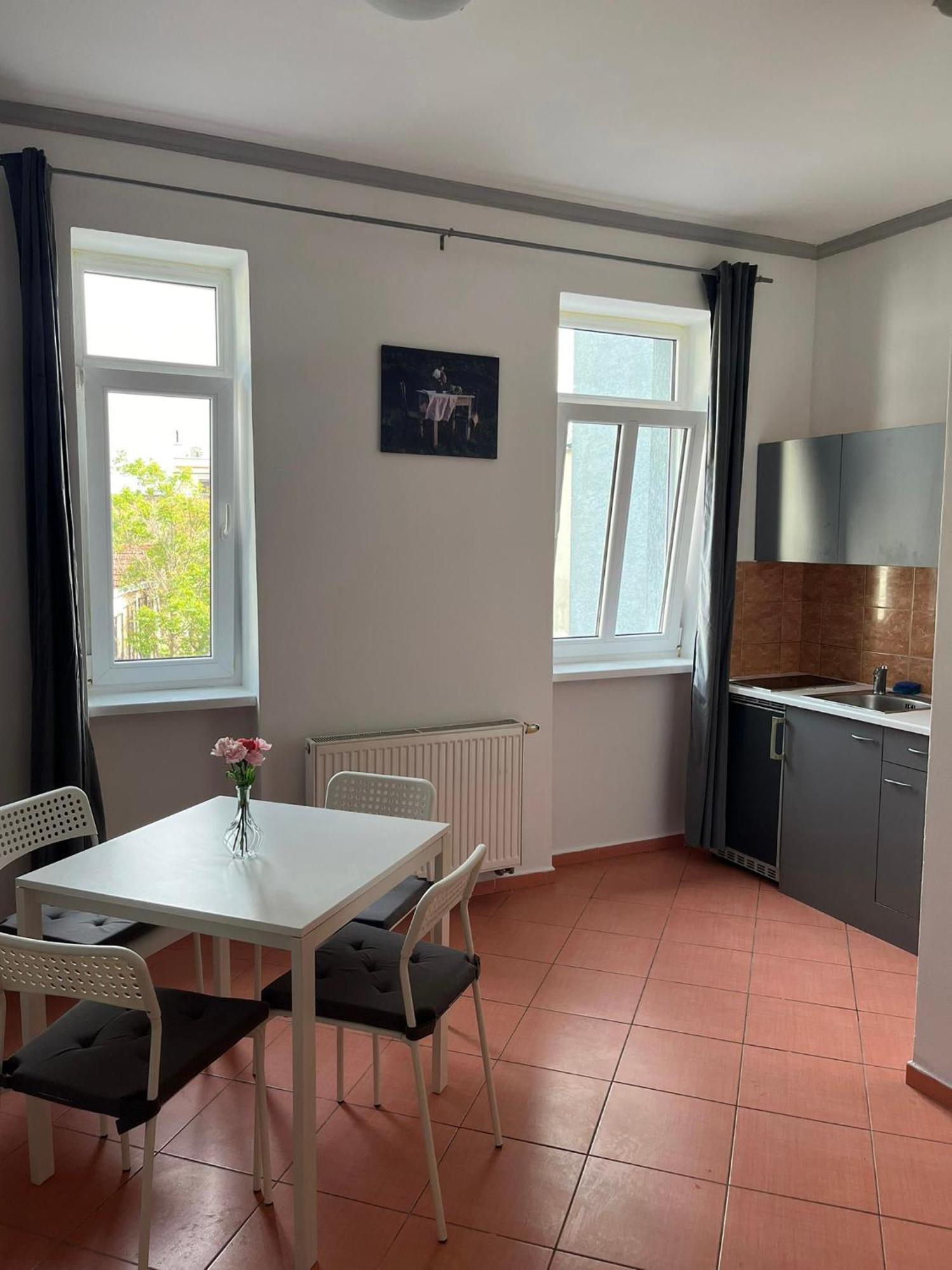 1St Plaza Apartment Братислава Экстерьер фото