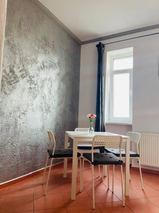 1St Plaza Apartment Братислава Экстерьер фото